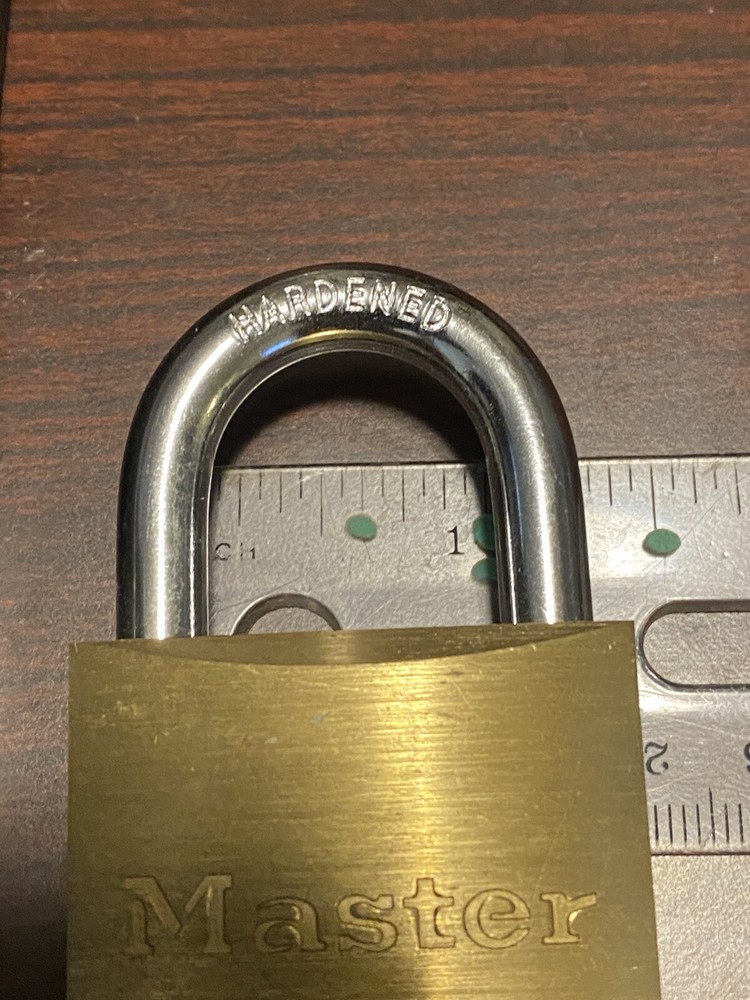 master lock vline padlock Brass 1” Shackle Open Box With 2 Keys