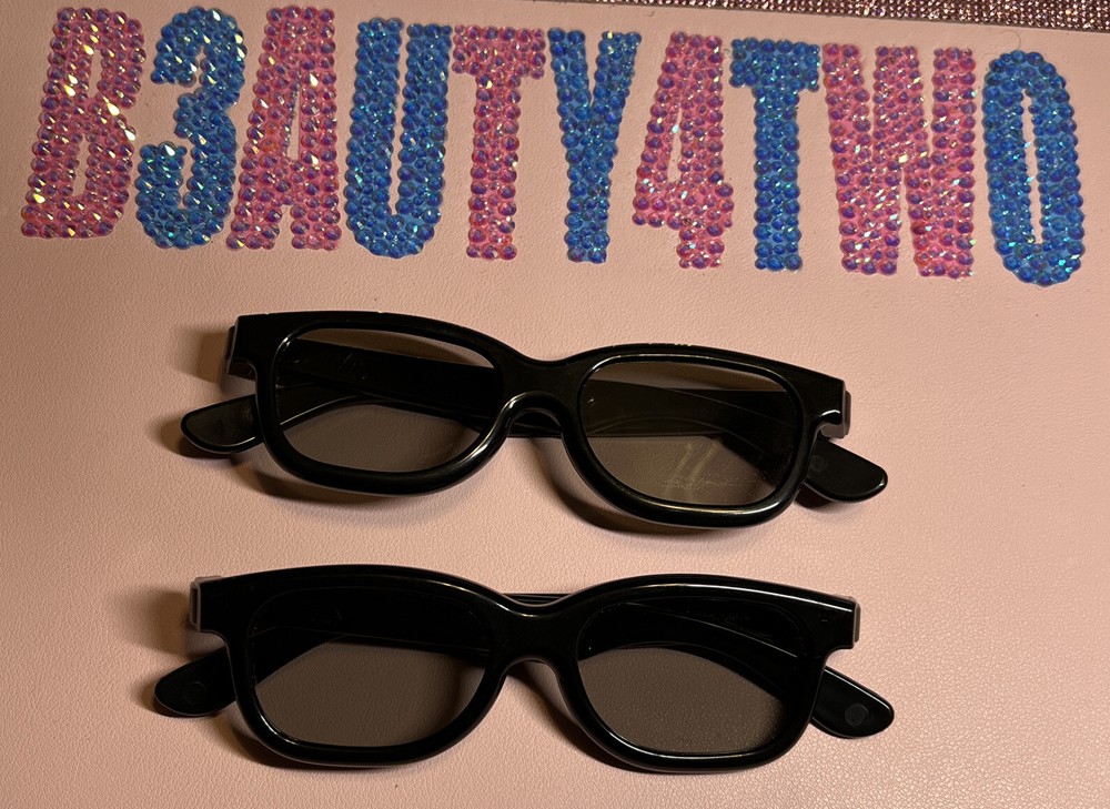 2 Real D 3D Glasses  Preowned