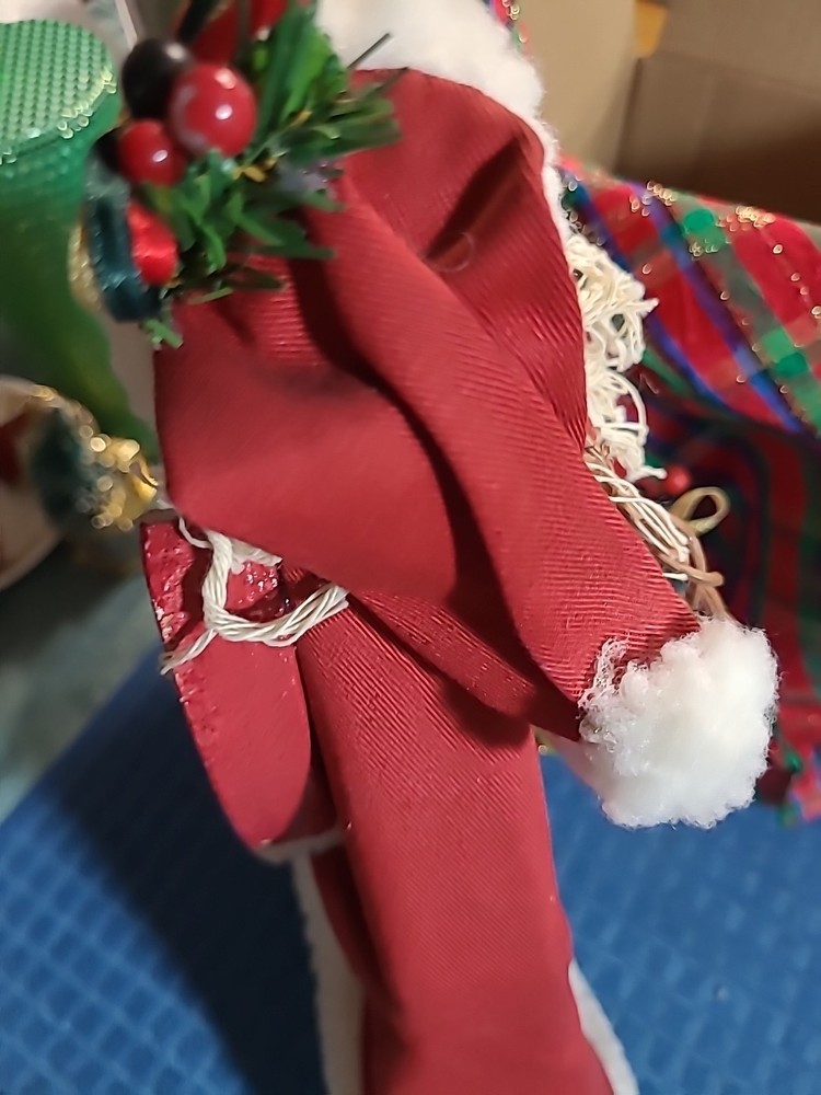 VTG. SANTA WITH BASKET (BIN R)