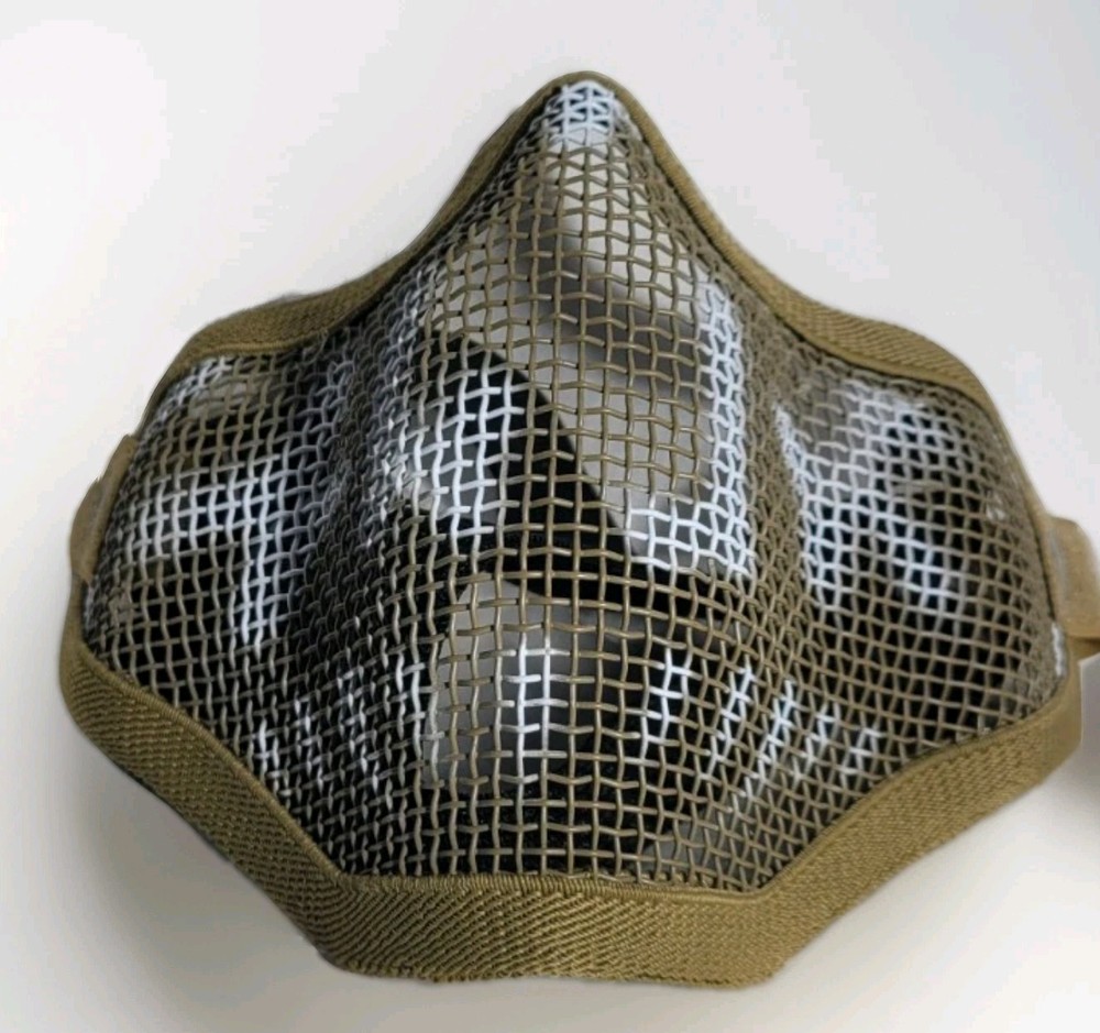 Airsoft mask and goggles (mesh mask, tactical goggles) adjustable.