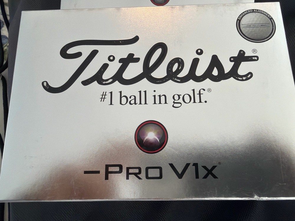TITLEIST PRO V1X LEFT DASH WHITE ENHANCED ALIGNMENT GOLF BALL DOZEN