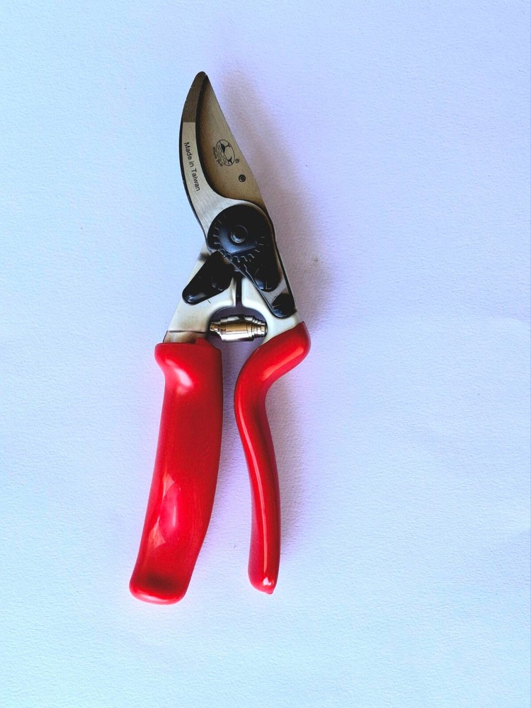 One-hand pruning shear/secateurs , HIGH PERFORMANCE, Ergonomic, REVOLVING Handle