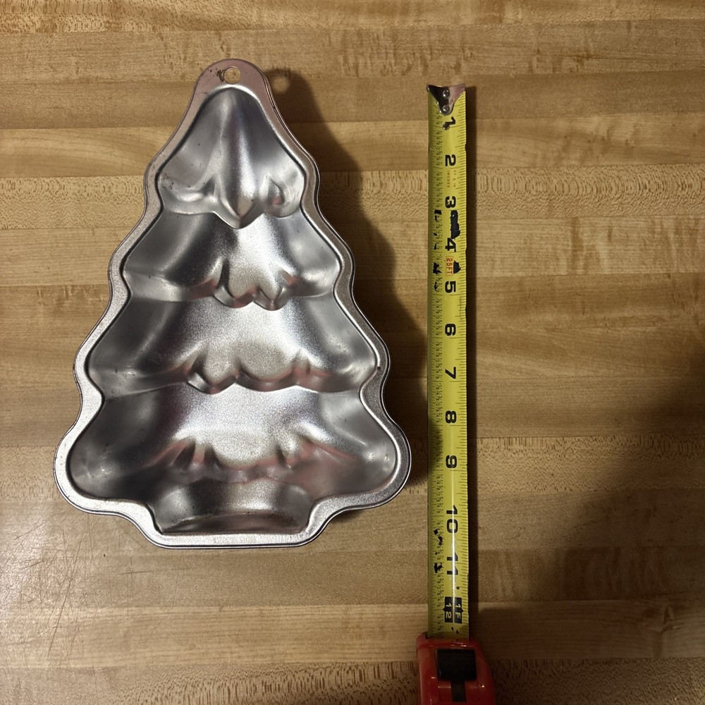 Vintage 10” Aluminum Tree Cake Mold