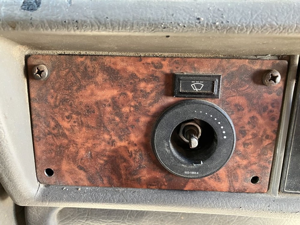 2002-2006 Kenworth T800 SWITCH Dash Panel - Used