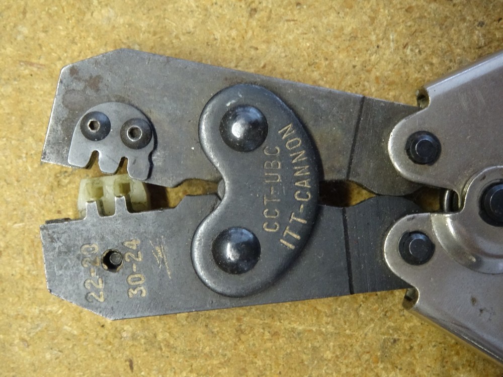 ITT Cannon CCT-UBC Hand Crimper Crimping Tool