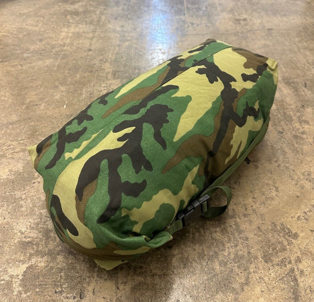 ( 1 ) NOS Woodland Compression Stuff Sack, US Military, V-42