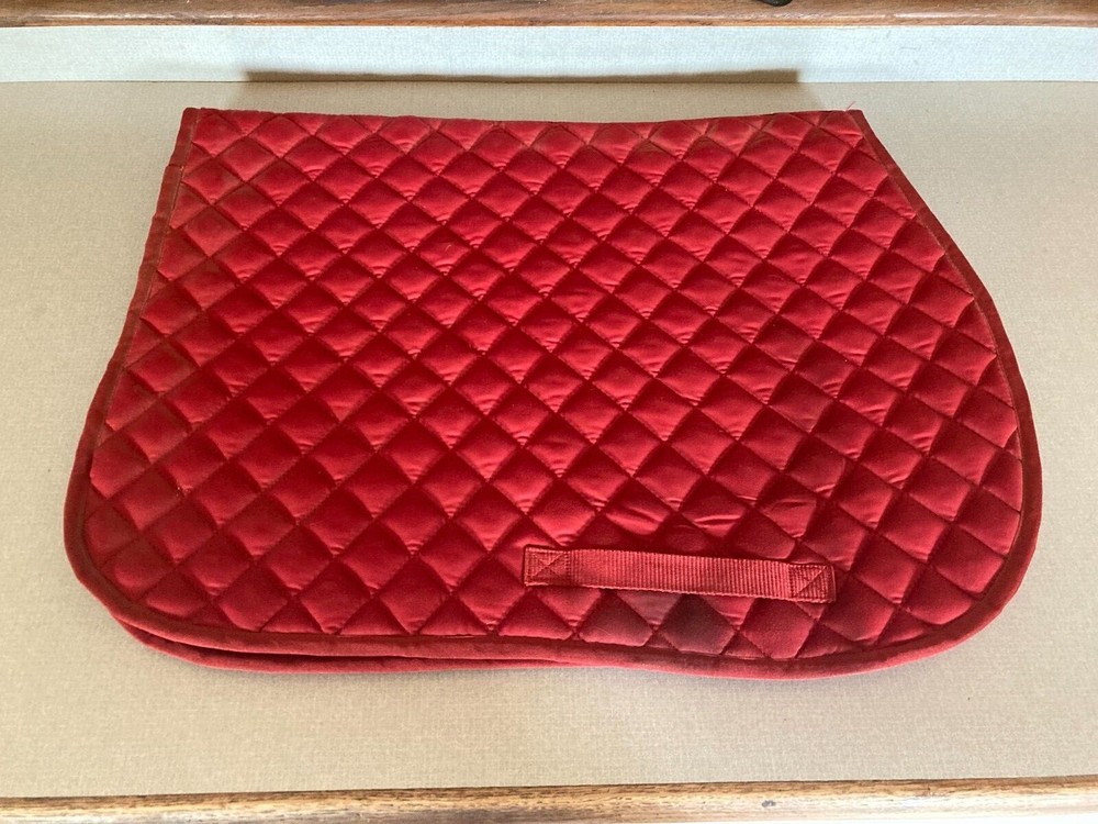 red close contact saddle pad