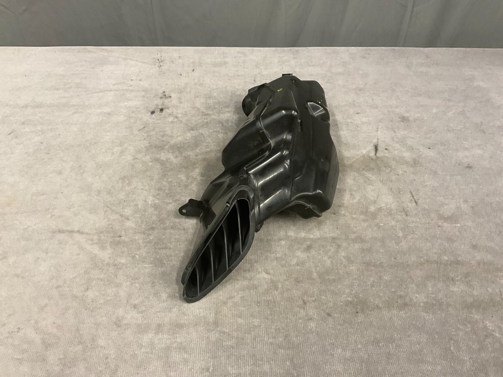 SUZUKI GSX-R750 LEFT INTAKE PIPE