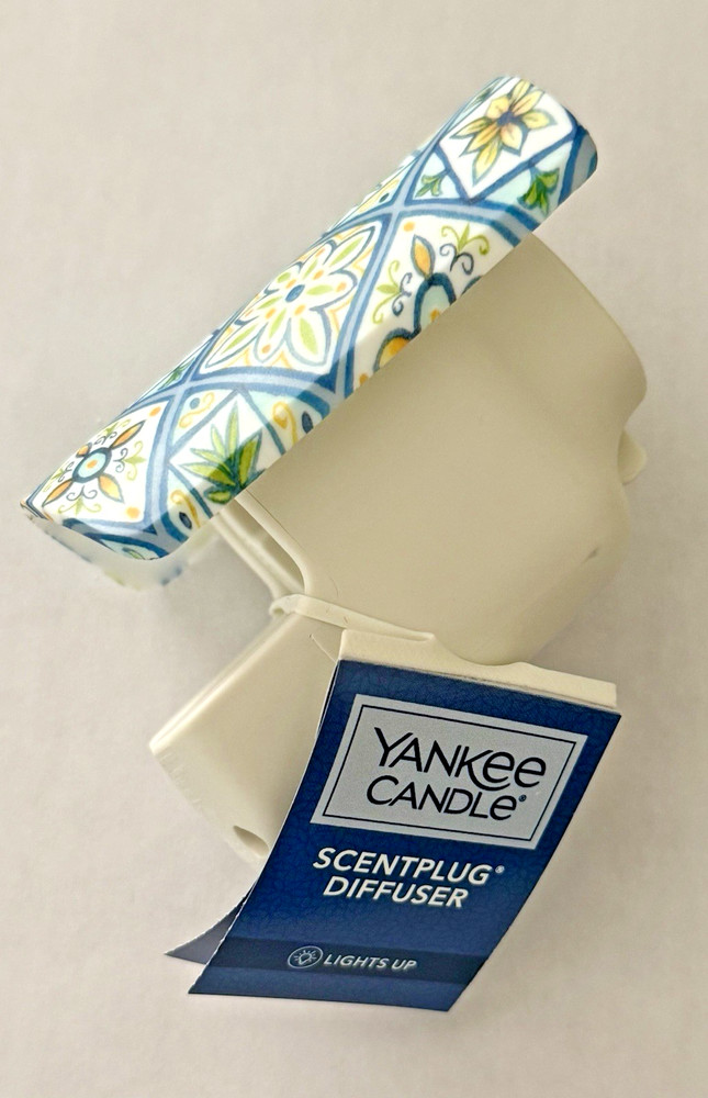 Hello Italy! Yankee Candle Diffuser with Built-In Light