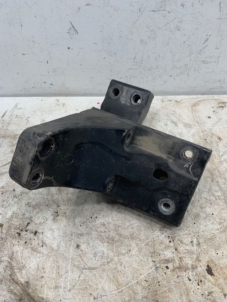 2016 Peterbilt 579 Cab Mount (630-10695)