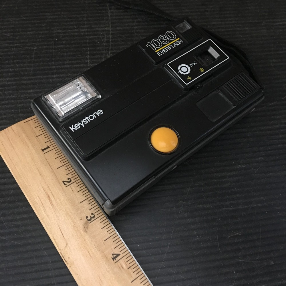 Vintage Keystone 1030 Everflash Disc Camera w/ Built-in Flash & Strap ***Read