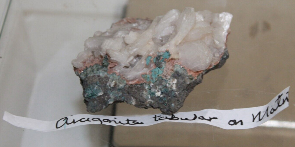 ARAGONITE TABULAR ON MATRIX 67 GRAMS