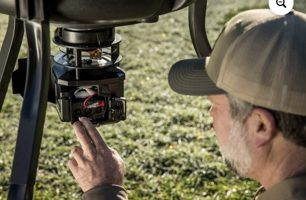 Moultrie Pro Hunter III Deer Feeder Kit Quicklock Adapter Bluetooth Connect