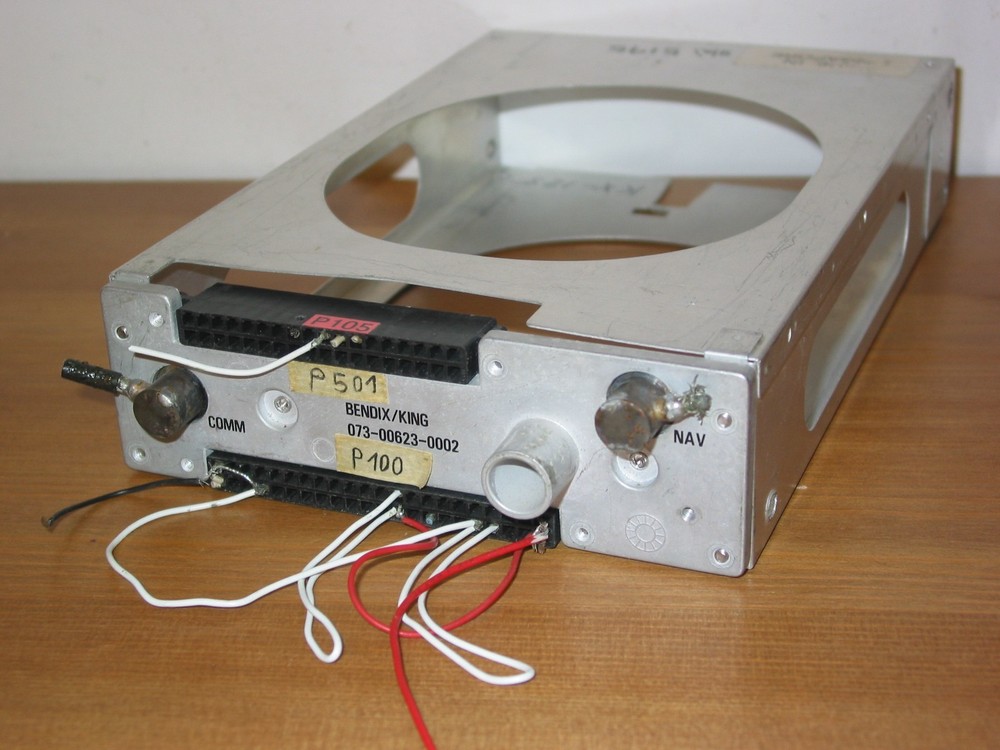 BENDIX KING KX125 TRAY COMPLETE WITH BACKPLATE 2 WIRING & 2 ANTENNA CONNECTORS