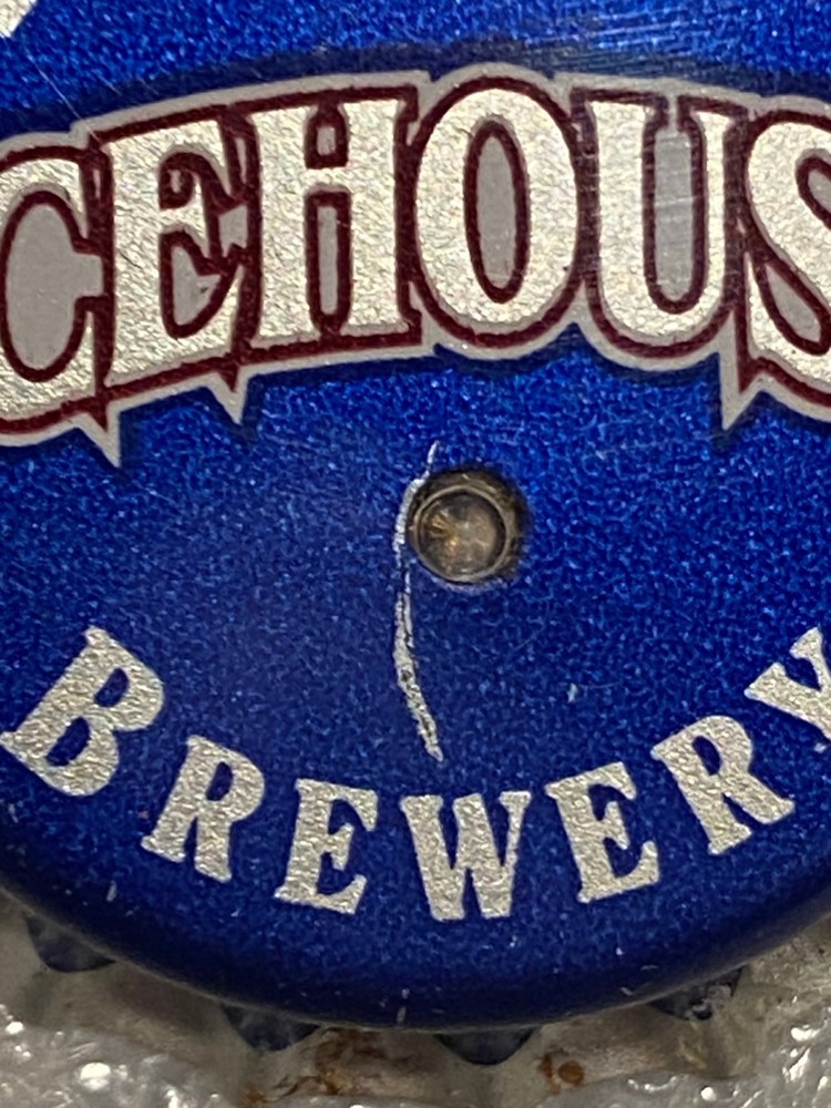 Plank Road Brewery Icehouse Blinking Bottle Cap Button *Pre-Owned/Scratch* BT1