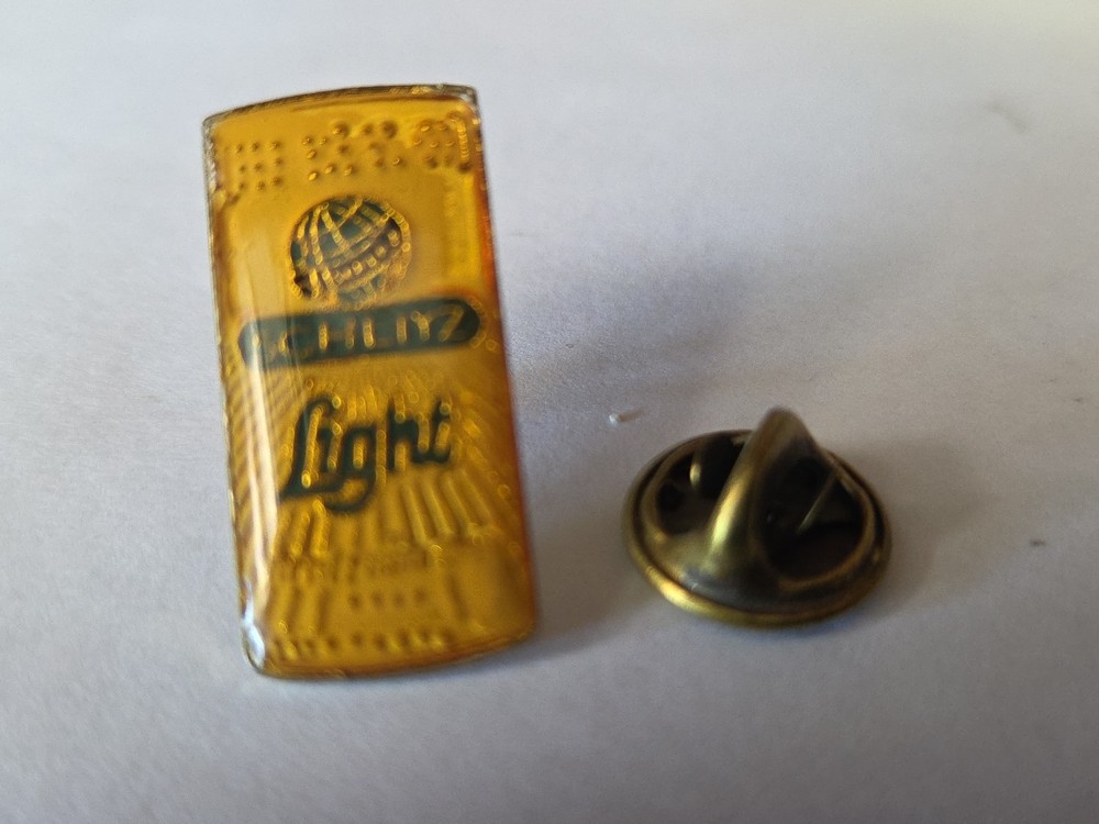 Schliyz Light Beer Pin
