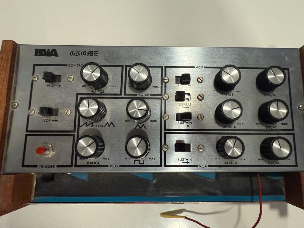 Paia Gnome Synthesizer  70s DIY Electronics kit analog