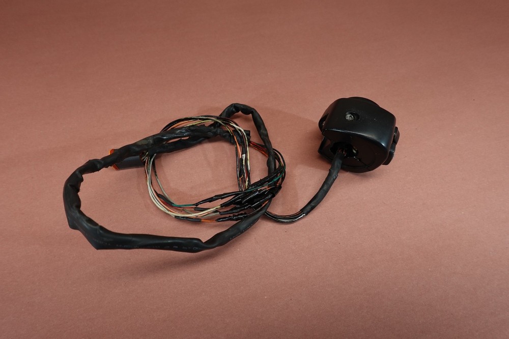 2000-2006 HARLEY-DAVIDSON FXSTB Right Handlebar Stop Start Kill Switch