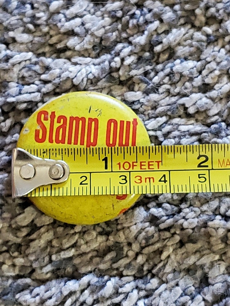 VINTAGE STAMP OUT SPANKING PINBACK PIN BUTTON