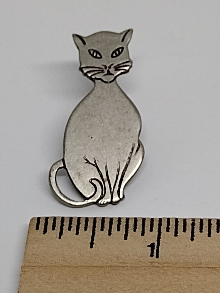 Silvertone Kitty Cat Lapel pin
