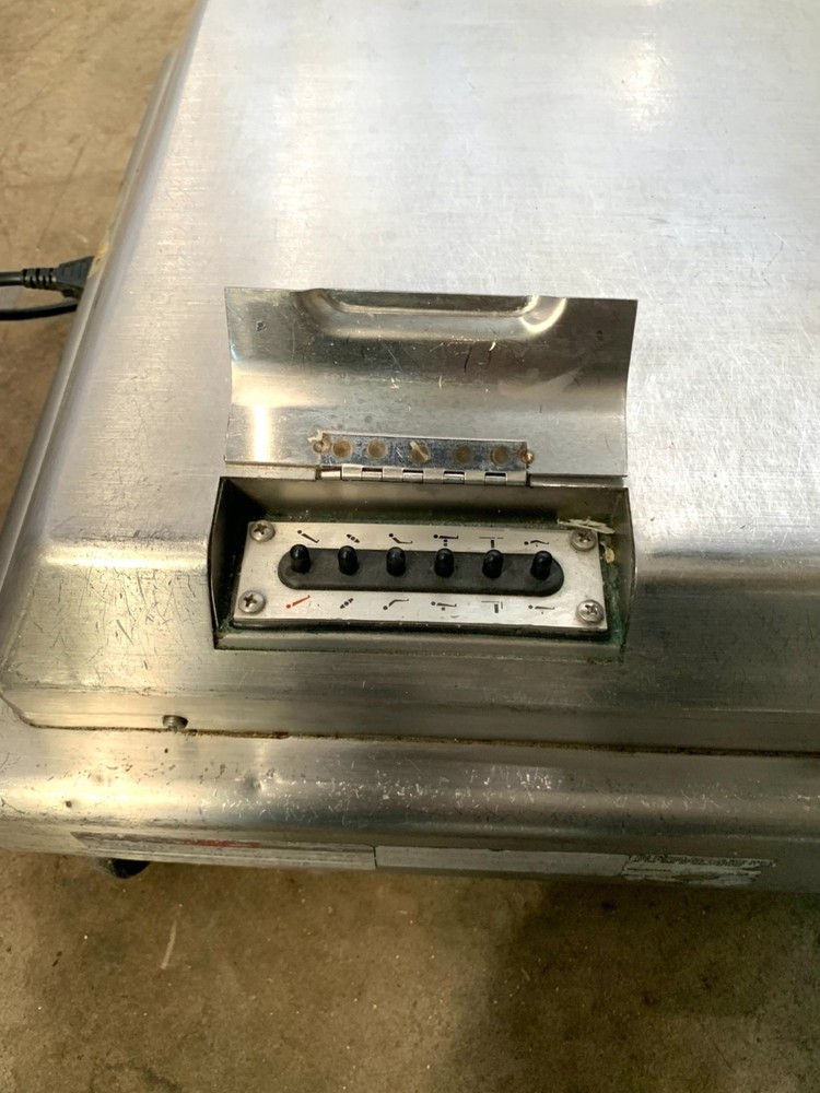 Skytron Elite 6500 Surgical Table With Remote S8385