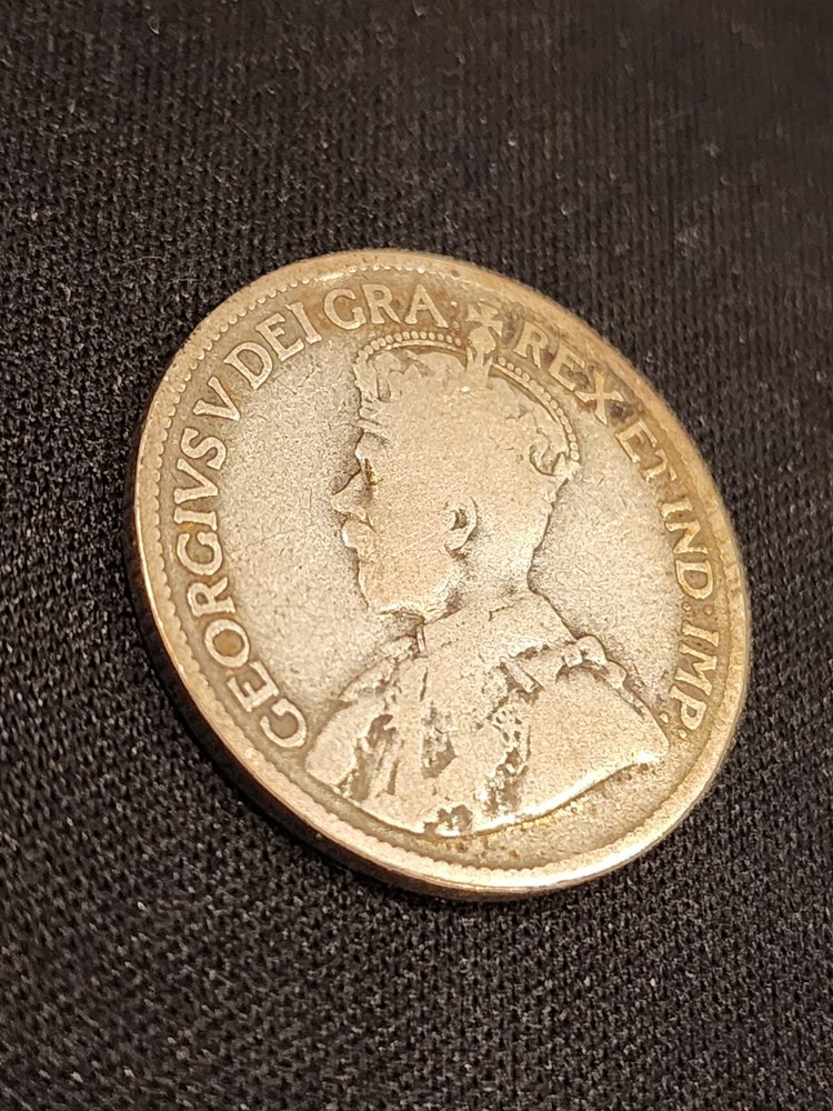 1915 Canada 25 Cents Silver Coin