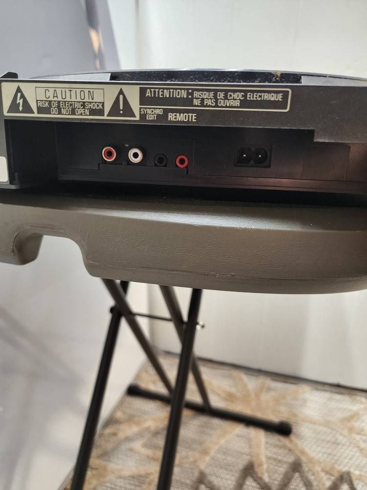 Technics 5 Dics is a multi compact displayer,No Plug