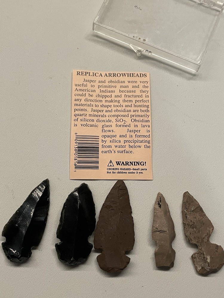 Ruby Falls Replica Jasper & Obsidian Arrowheads Set with Case