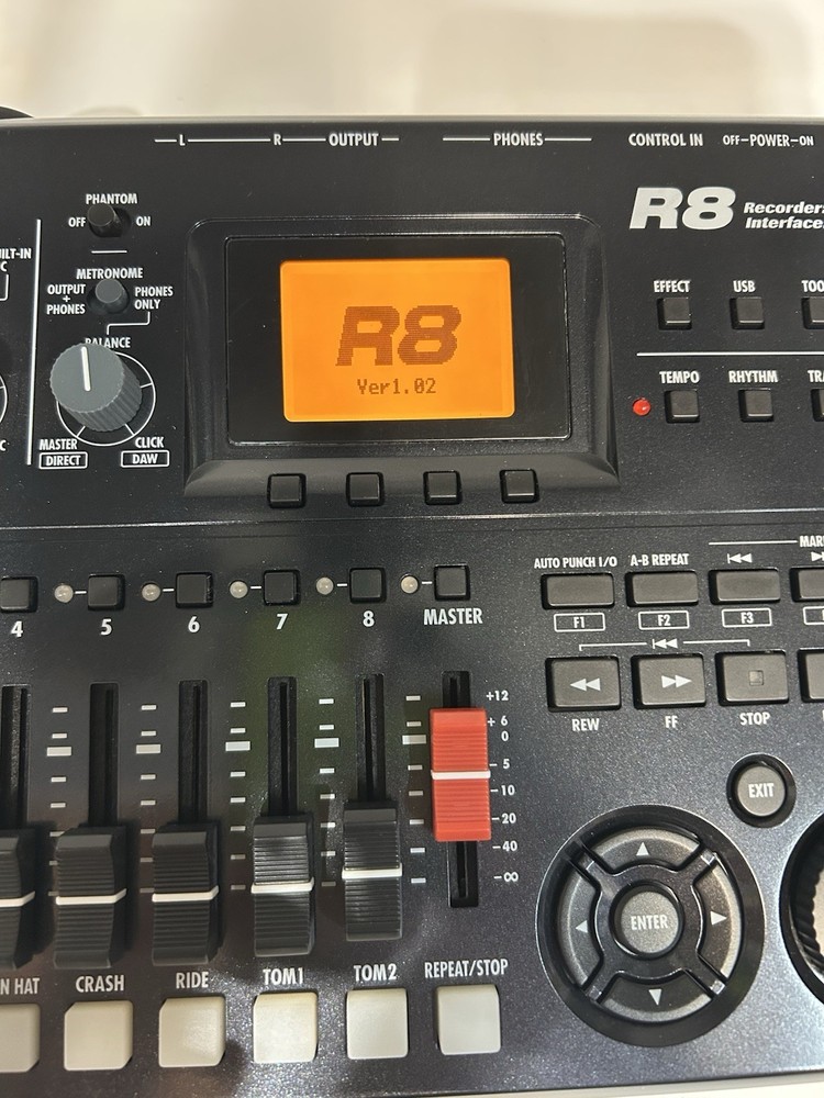 Zoom R8 Multitrack Recorder: Interface: Controller Sampler In Box Tutorial DVD