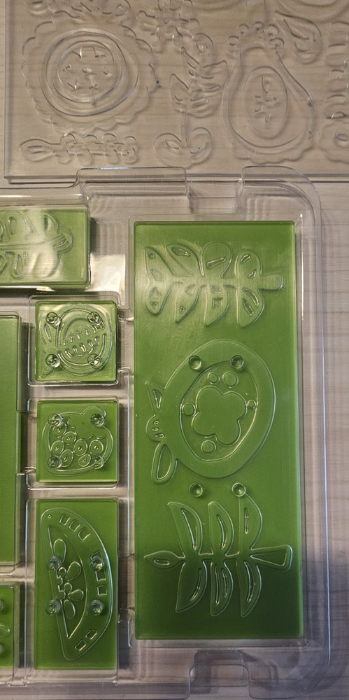 Cricut Cuttlebug Repositionable Set – Fruit Punch Embossing Plates