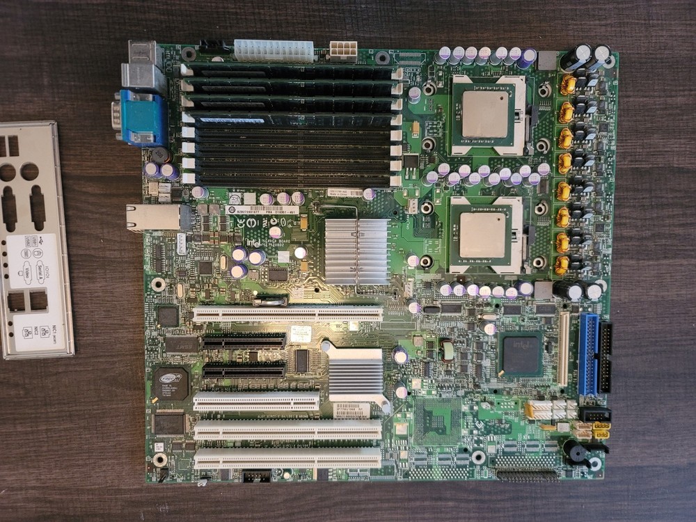 INTEL SERVER BOARD SE7520BD2 BUNDLE 2 x 2.8GHs 2800DP XEON PROCESSORS 8GB RAM