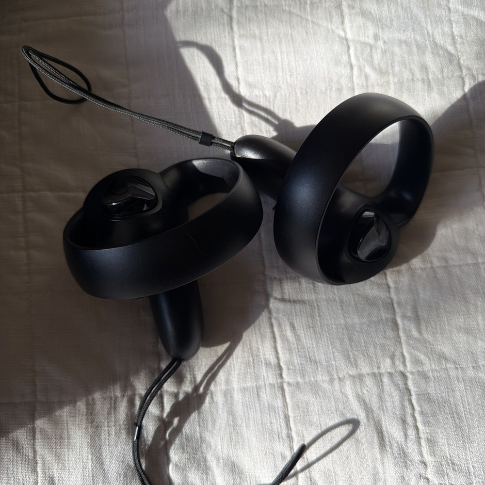 Original Oculus Quest 1 Rift With Box