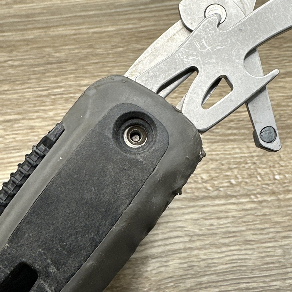 Gerber Radius Multi Tool Ergonomic 8 tool Pliers Knife Screwdriver Multitool