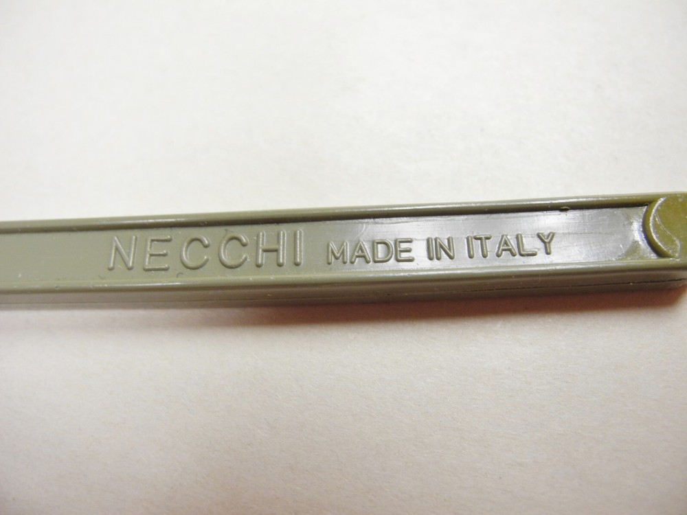 VINTAGE CLASSIC NECCHI SEWING MACHINE ACCESSORY MAINTENANCE KIT, NICE SHAPE