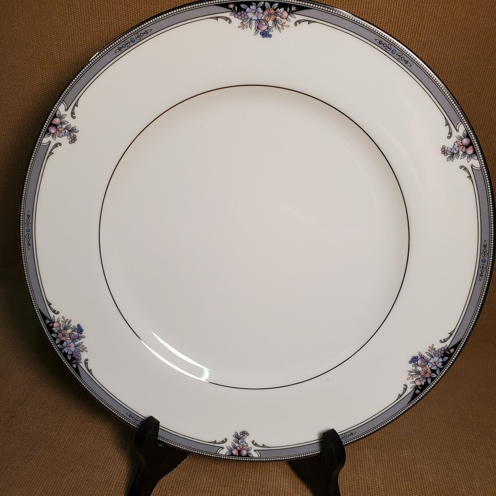 Noritake SQUIREWOOD - 5 Piece Settings - Excellent Used Condition
