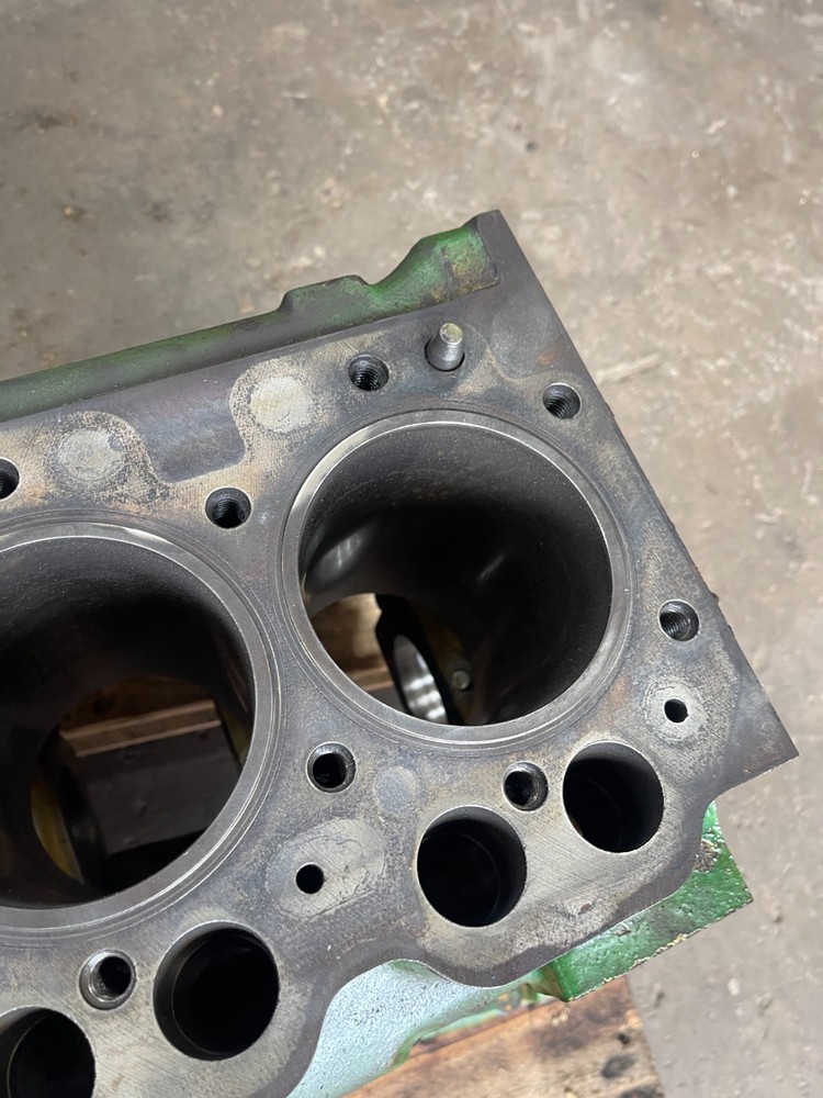 1982 John Deere 2940 Tractor Engine Block R72975
