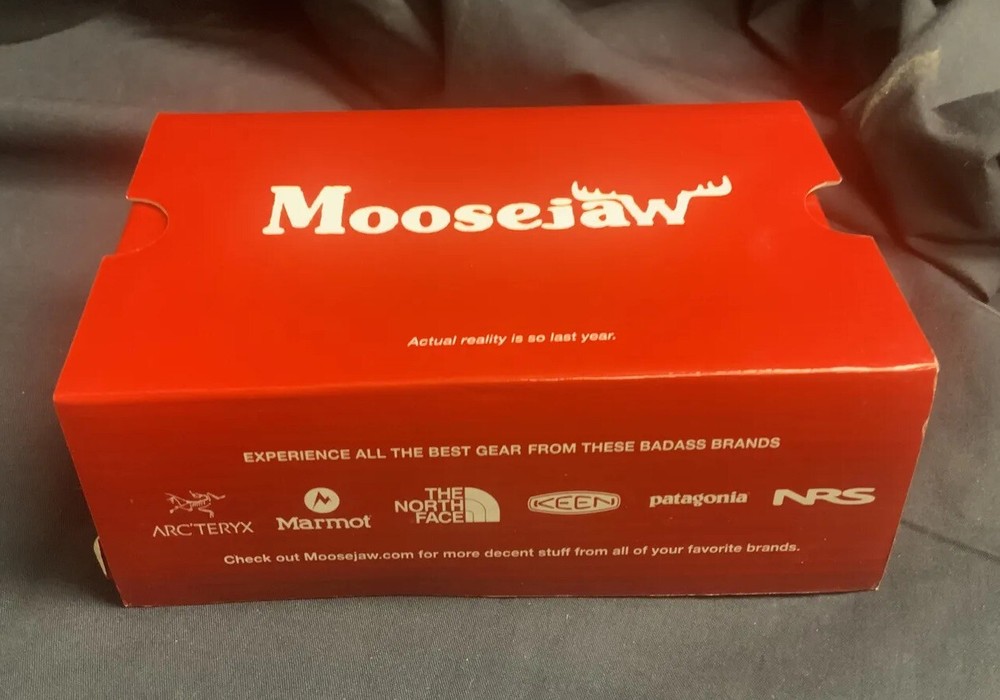 Moosejaw Cardboard Virtual Reality Viewer - Red