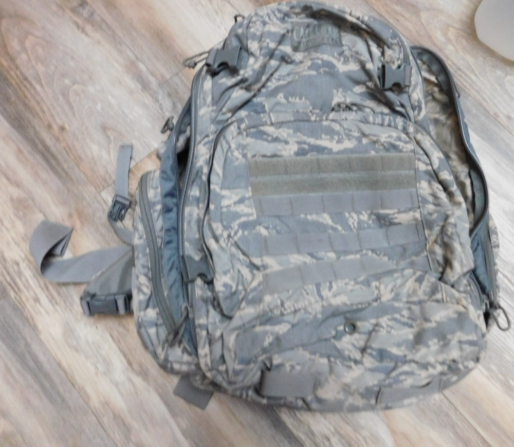 CAMELBAK MAXIMUM GEAR ABU HYDRATION BACKPACK w/ 3L BLADDER