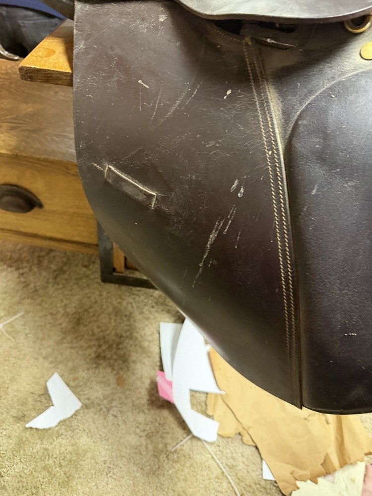 Silver Fox 17" English Saddle