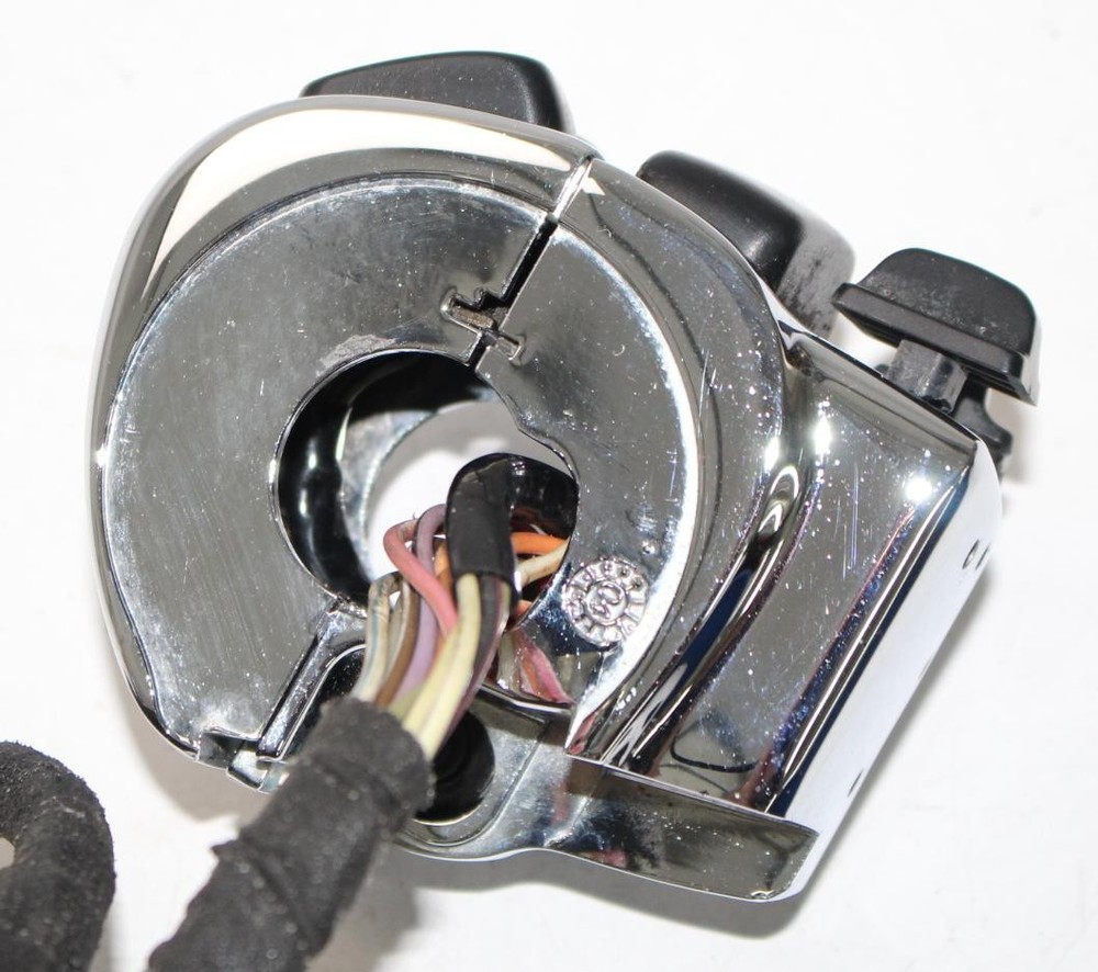 05 Harley Electra Glide CVO FLHTCSE2 Chrome Right Control Switch