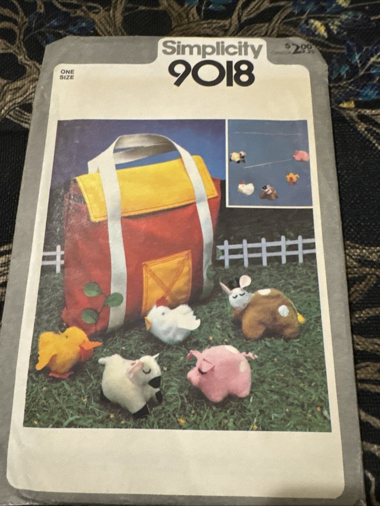 Simplicity Pattern 9018 Playtime Barnyard Animals Carrying Case UNCUT