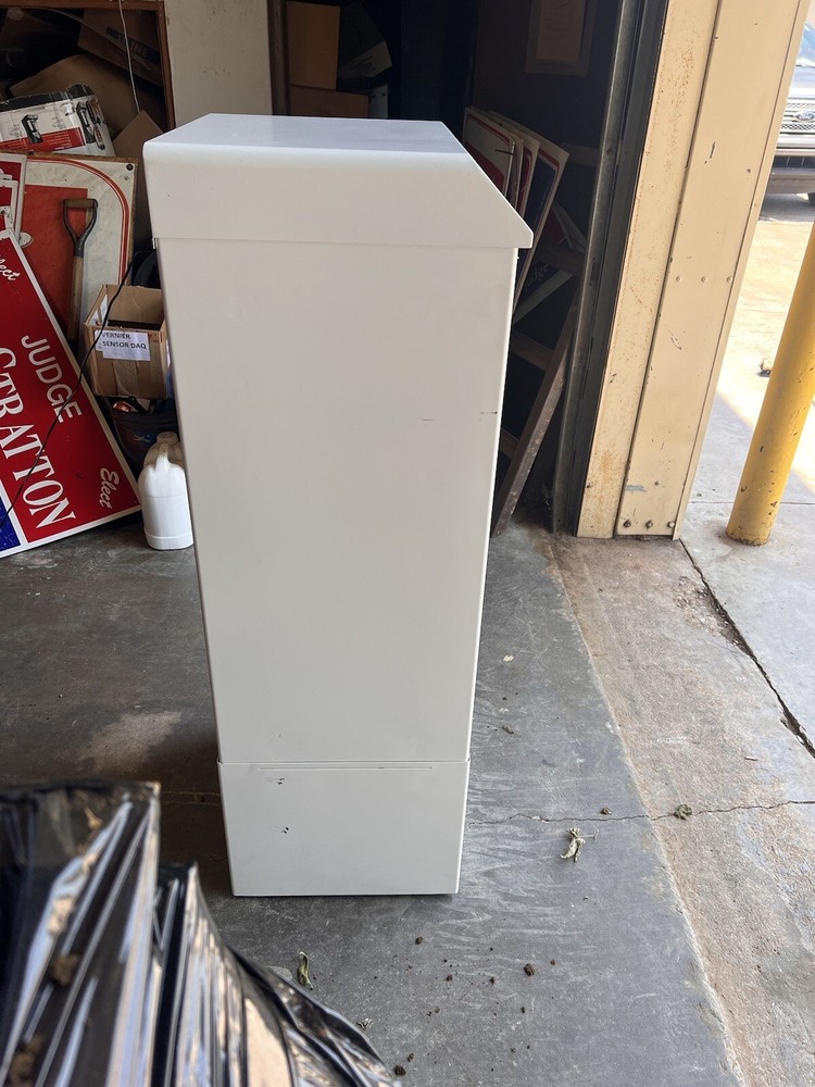 Howard Technology Solutions Med Hub E Medication Dispensing Cabinet