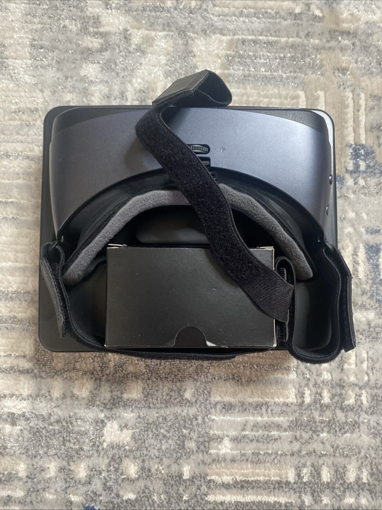 Samsung Gear VR SM-R324 With Controller