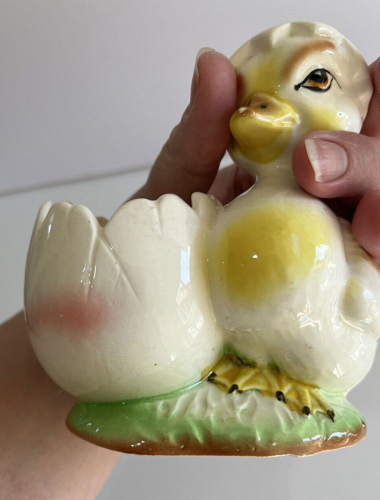 Vintage Ceramic Decorative Easter Egg Holder With Cute Duckling