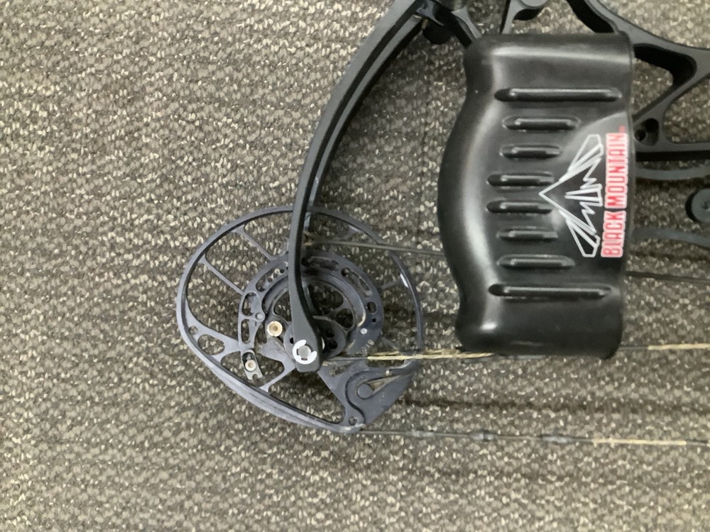 PSE EVO XF30 Right Handed Black Compound Bow