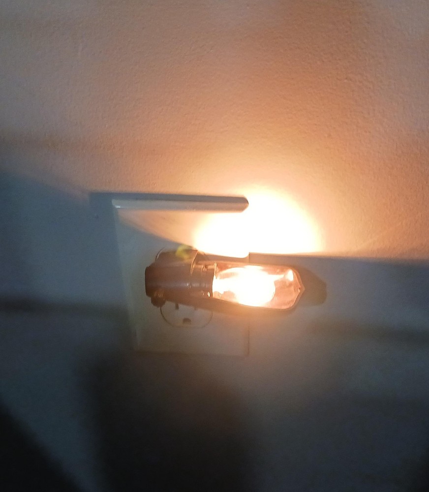 Vintage Art Deco Bakelite Night Light - works fine