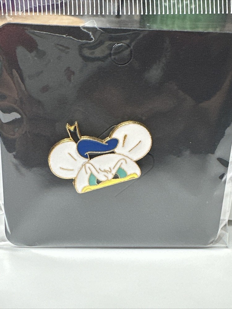 Donald Duck Pin