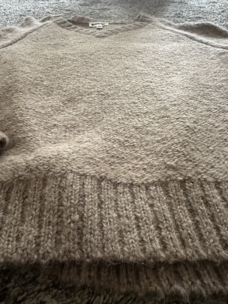 Pacas Sweater Size medium V-Neck