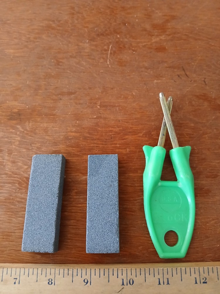 USA Block Sharpner with 2 Sharpening Stones - NOS