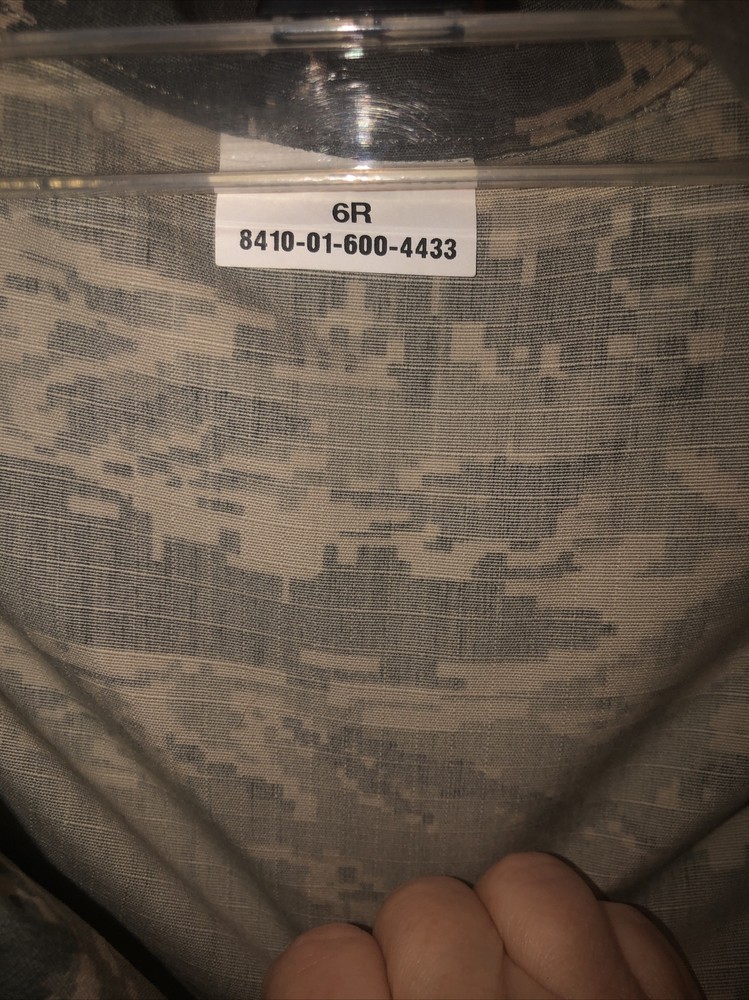 digital camo bdu Button Up maternity shirt size 6R—nwt